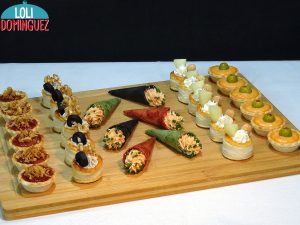 Canapés fáciles, rápidos y económicos. ESPECIAL NAVIDAD. Por poco dinero tendremos una bandeja de canapés que se hacen muy rápido y fácilmente, con productos que encontramos en cualquier supermercado