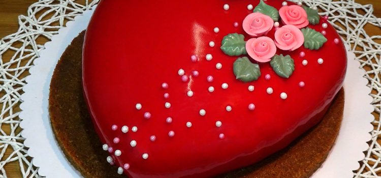 TARTA ESPECIAL SAN VALENTÍN 2020, SIN HORNO. Tarta de chocolate y fresa con cobertura espejo. Con unos sencillos pasos vamos a preparar una tarta para sorprender