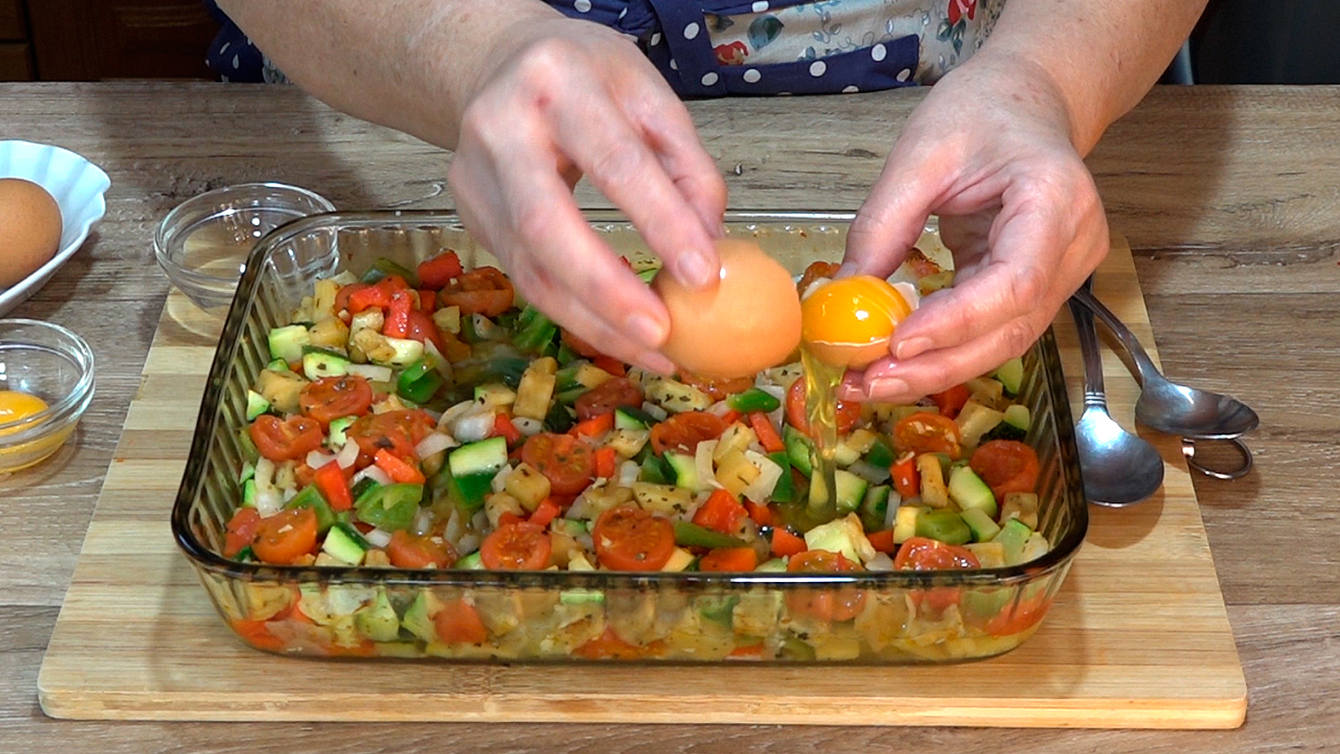 Verduras al horno con huevo poché, ¡por menos de 1 €!