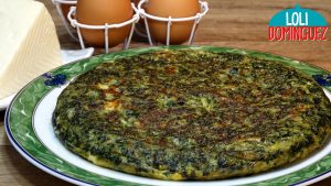 TORTILLA DE ESPINACAS CON QUESO, LA MEJOR QUE COMERÁS NUNCA Y ADEMÁS SALUDABLE. De una manera fácil y rápida vas a tener una tortilla de espinacas con queso jugosa y con un sabor riquísimo