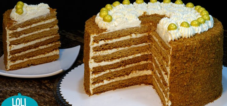 TARTA RUSA DE MIEL (PASTEL MEDOVIK) RUSSIAN HONEY CAKE. Una tarta deliciosa, que no es complicada de hacer, con una misma crema para el relleno y la cobertura, suave y cremosa que la hace completamente irresistible
