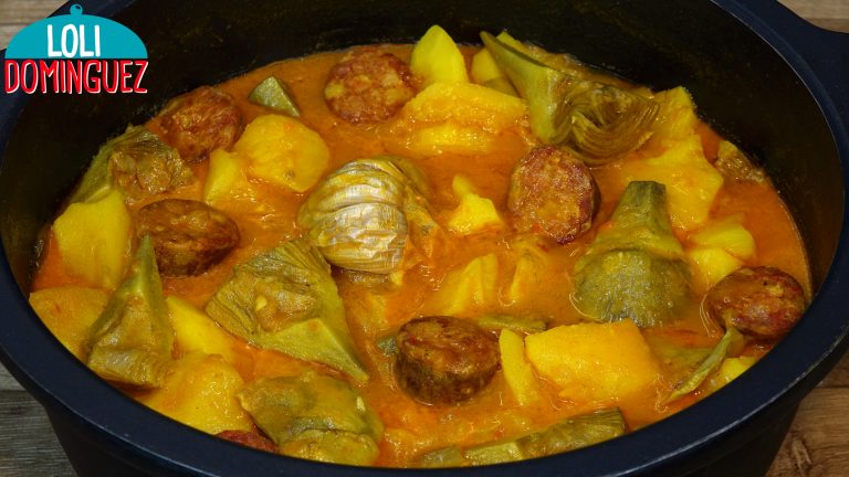 GUISO O ESTOFADO DE PATATAS (PAPAS) CON CHORIZO. ¡NUNCA COMERÁS UN GUISO TAN RICO! Esta receta la hacia mi abuela Espiri y ella lo llamaba patatas de invierno porque lo hacía con nuestro riquísimo chorizo de Espejo y con alcachofas