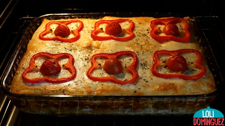 PASTEL SALADO CON POLLO, JAMÓN Y QUESO, RECETA FÁCIL Y DELICIOSA. Esta receta se hace de manera fácil y con un resultado delicioso, queda de textura jugosa y con el sabor de la mezcla de pollo y los demás ingredientes hará las delicias de todos en casa