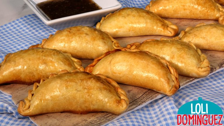 EMPANADAS ARGENTINAS DE CARNE CON MASA CASERA FÁCIL. Estas empanadas quedan muy jugosas y con un sabor espectacular, la mezcla de condimentos hace que el sabor este muy equilibrado aunque siempre podemos ajustarlo a nuestro gusto, la carne de ternera picada queda jugosa y este relleno se hace de manera fácil y rápida
