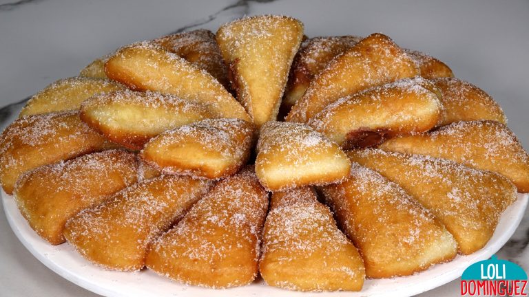 BOLLOS RELLENOS FÁCILES Y DELICIOSOS. Si quieres sorprender a tu familia con algo muy rico prepara estos bollos rellenos y veras como disfrutáis todos mucho, son unos bollos que recuerdan a los donuts, quedan tiernos y con el relleno aún son más irresistibles