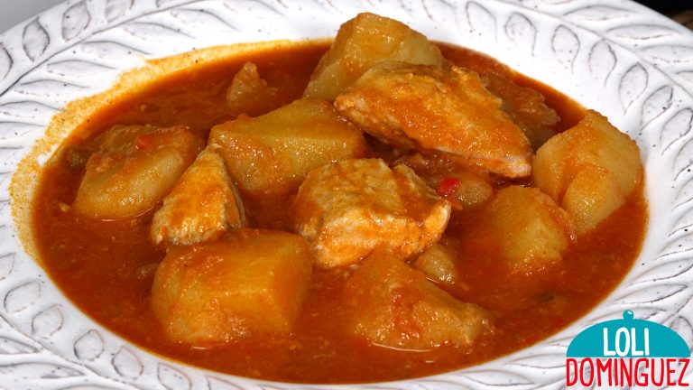 MARMITAKO DE BONITO (GUISO DE PAPAS CON PESCADO) RECETA TRADICIONAL. Esta receta como muchas otras recetas tradicionales con pescado la comenzaron a hacer los pescadores que a la hora de comer recurrían a lo que llevasen en el barco habitualmente y pescado por supuesto