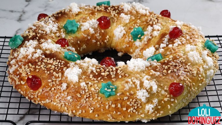 ROSCÓN DE REYES CON ESBIETA Y SU MEJOR ROSCÓN. Hacer el roscón en casa nos llena de orgullo y felicidad al servirlo en nuestra mesa un día tan señalado, hará felices a pequeños y mayores, este roscón además de tener un sabor estupendo queda muy tierno y jugoso