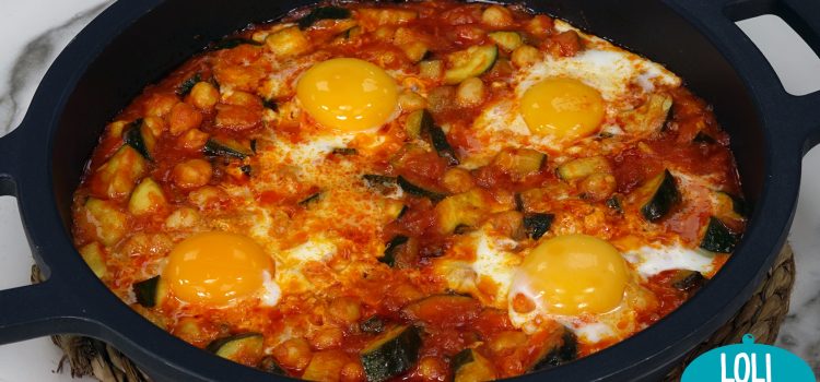Sartén de huevos con calabacines y garbanzos, saludable y fácil. Deliciosa y económica esta receta se hace con pocos ingredientes, de manera muy fácil y rápida