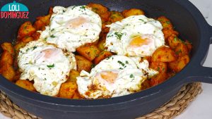 PATATAS AL AJILLO CON HUEVOS. Una receta tradicional, fácil y económica, pero sobre todo riquísima, quedan unas patatas tiernas y jugosas