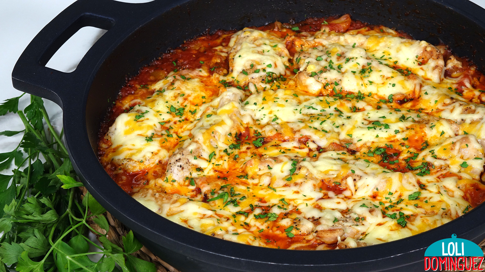 Pechuga de pollo con queso y tomate-jugosa y deliciosa Receta de