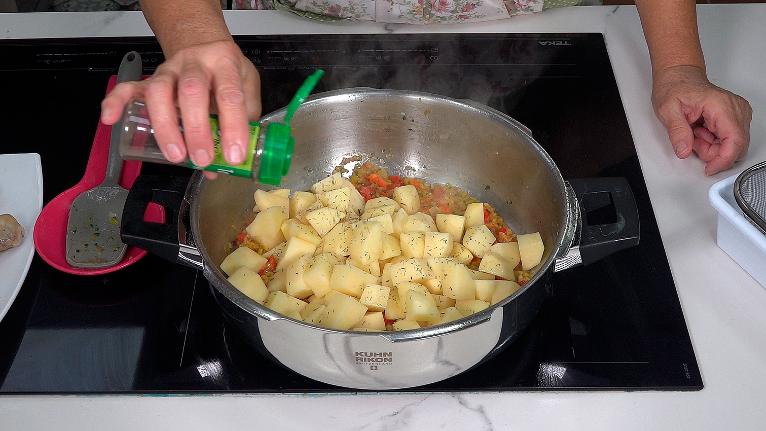 Guiso de pollo con patatas. Saludable y delicioso guiso que resulta muy fácil de hacer y rinde mucho - Loli Domínguez - Foto 3