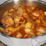 Guiso de pollo con patatas. Saludable y delicioso guiso que resulta muy fácil de hacer y rinde mucho, por poco dinero tenemos una comida sabrosa