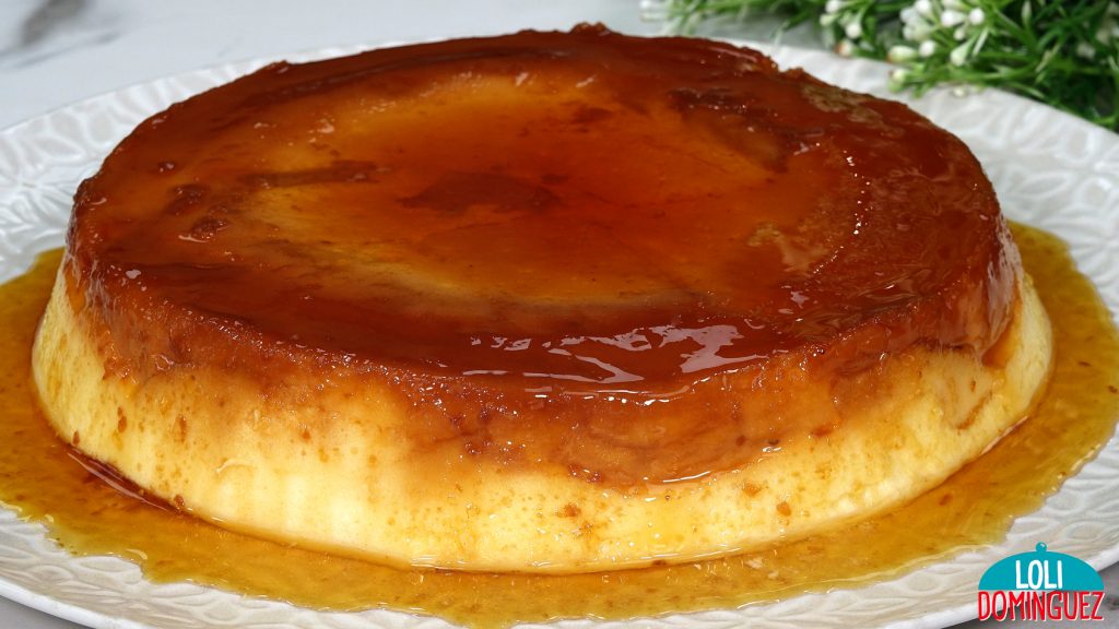 POSTRE CREMOSO DE 4 INGREDIENTES SIN HORNO. Este postre de solo 4 ingredientes es un flan de queso cremoso y delicioso uno de los postres favoritos de mi familia