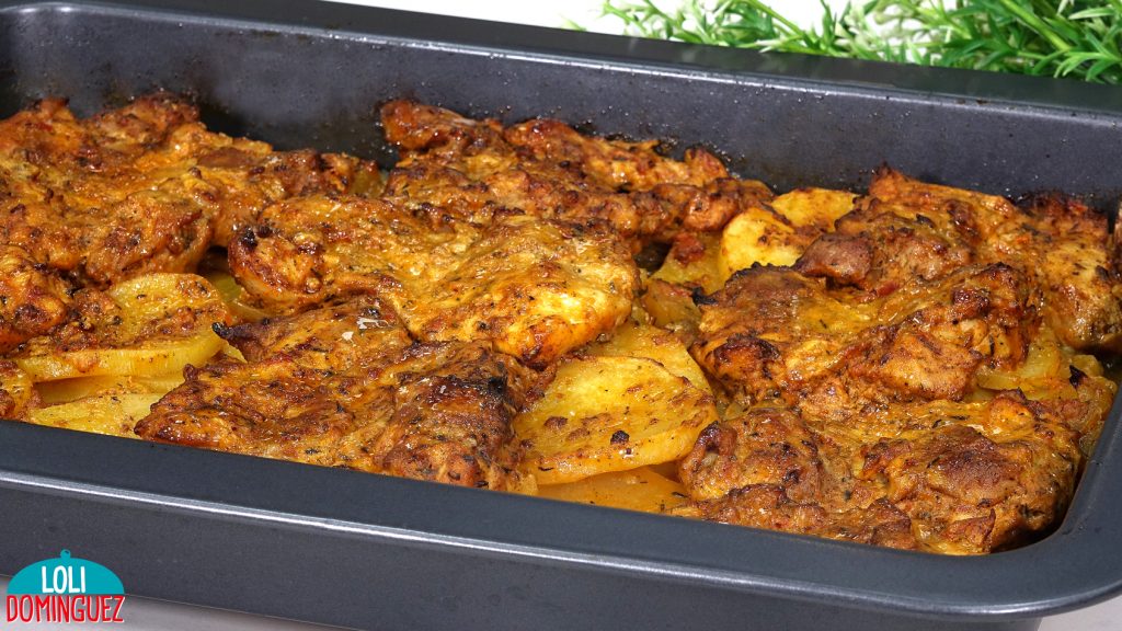 POLLO AL HORNO CON PATATAS EXTRA JUGOSO. Esta receta la repito a menudo en casa, el pollo queda muy tierno y jugoso y el sabor que aporta el marinado es brutal