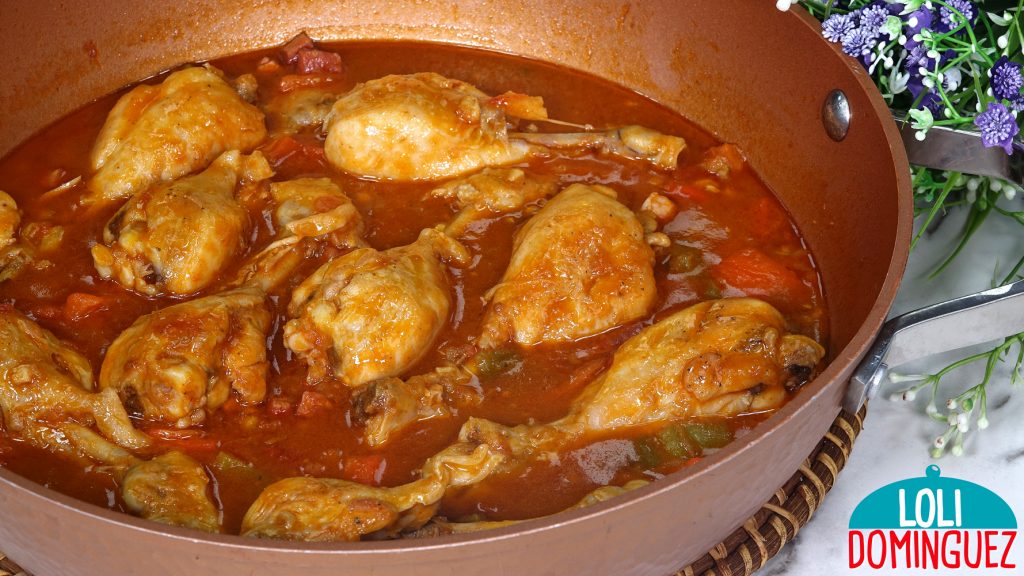 POLLO AL CHILINDRÓN. La mejor receta de mi abuela. La receta más mediterránea, aceite de oliva, verduras y jamón serrano hace que esté guiso de pollo sea una de las recetas más tradicionales y deliciosas