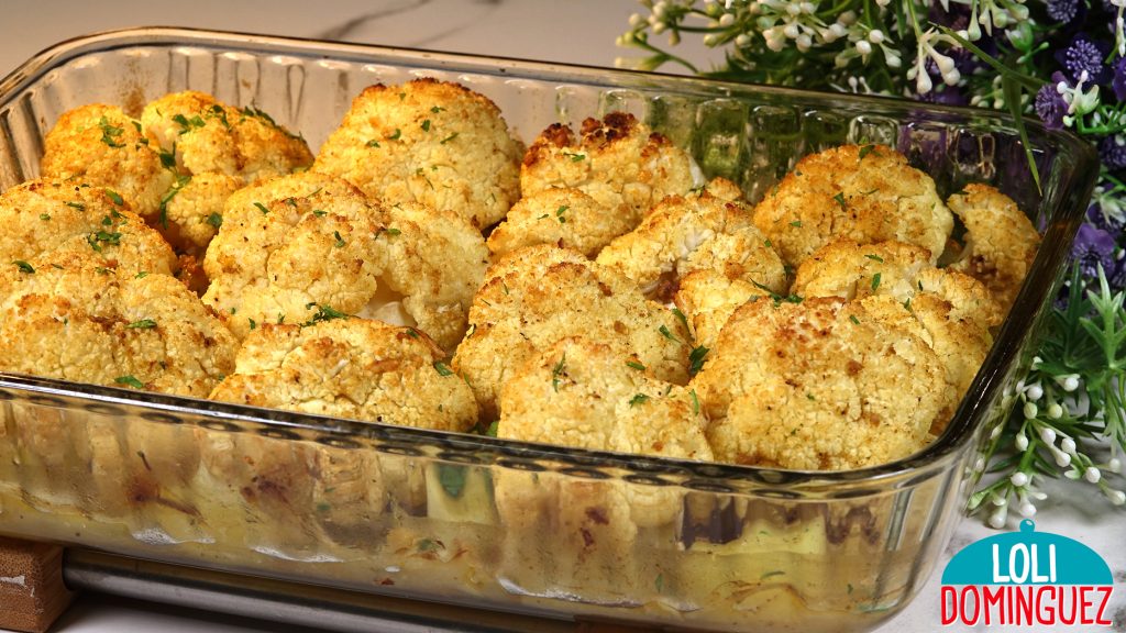 COLIFLOR AL HORNO CON PATATAS. Una manera diferente, saludable y deliciosa de comer la coliflor, además es muy sencilla de preparar y se hace al horno sin que tengamos que estar pendiente de su cocinado