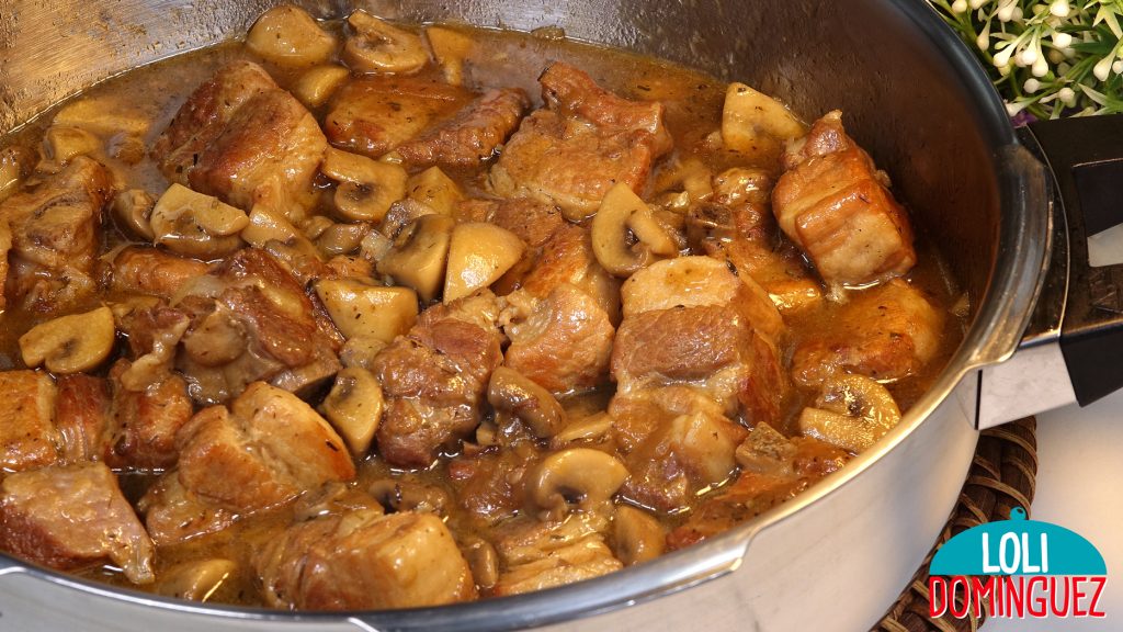 COSTILLAS CON CHAMPIÑONES EN SALSA. Receta fácil, rápida y deliciosa que sin duda te recomiendo, quedan unas costillas muy tiernas y jugosas y con una salsa irresistible