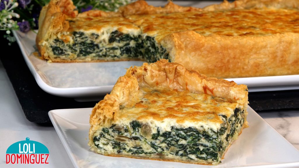 HOJALDRE CON ESPINACAS Y QUESO. Delicioso hojaldre con un relleno jugoso y con el sabor de la mezcla de espinacas y queso manchego que resulta una auténtica maravilla