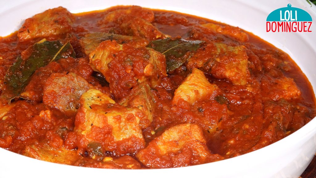 RECETA TRADICIONAL DE CARNE CON TOMATE. Deliciosa receta de mi abuela, queda la carne tierna y jugosa con salsa de tomate realmente riquísima, una receta muy fácil con pocos ingredientes y económica