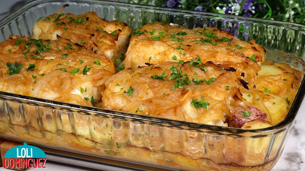 DELICIOSO BACALAO AL ESTILO PORTUGUÉS. Delicioso, muy jugoso y con un sabor increíble, se hace con pocos ingredientes y de manera fácil, el resultado es insuperable
