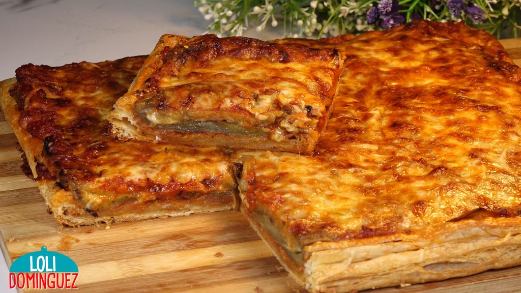 HOJALDRE CON BERENJENA A LA PARMESANA. Deliciosa combinación de ingredientes que hace que sea una comida irresistible, queda la base crujiente y el relleno tierno y jugoso