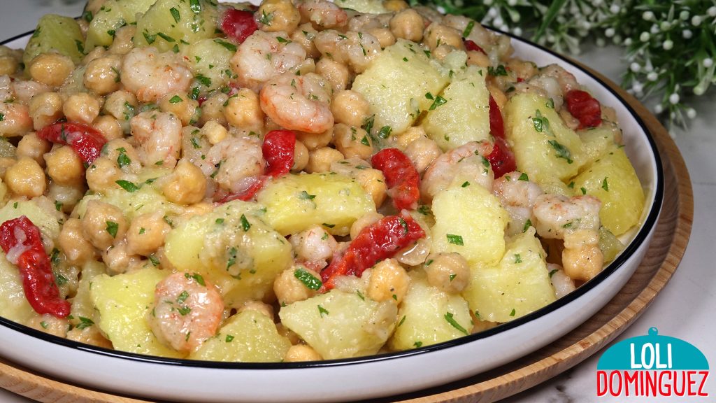 ENSALADAS DE PAPAS, GARBANZOS Y GAMBAS. Deliciosa, fácil y sorprendente ensalada que con tan pocos ingredientes se consigue tanto sabor