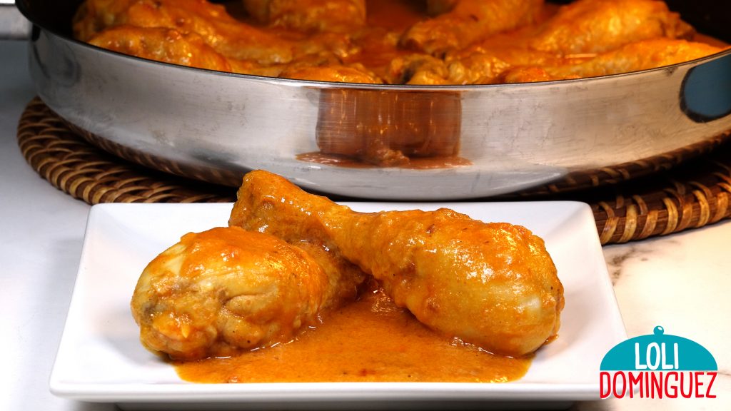 POLLO EN SALSA CON ALMENDRAS. Esta receta la hacía mi tía Teresa, en mis recuerdos de infancia está el olor y el sabor de esta receta