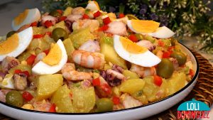 ENSALADA CAMPERA CON GAMBAS Y PULPO. Fresca y deliciosa ensalada que sobre todo en la época de calor apetece todos los días