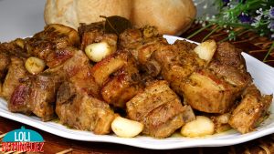 RECETA RÁPIDA DE COSTILLAS AL AJILLO. Receta tradicional fácil y rápida y siempre deliciosa, una comida económica y nutritiva que está llena de sabor